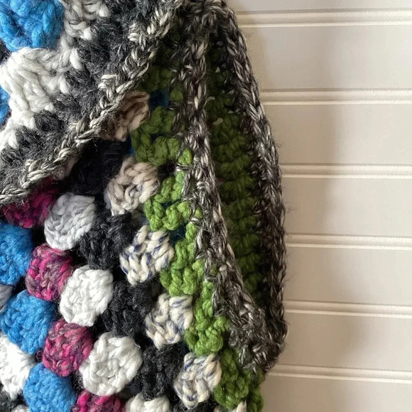 Crochet Handmade Mandala Vest Super Bulky Wool Blend winter Circular Vest  M/ L - Picture 9 of 9